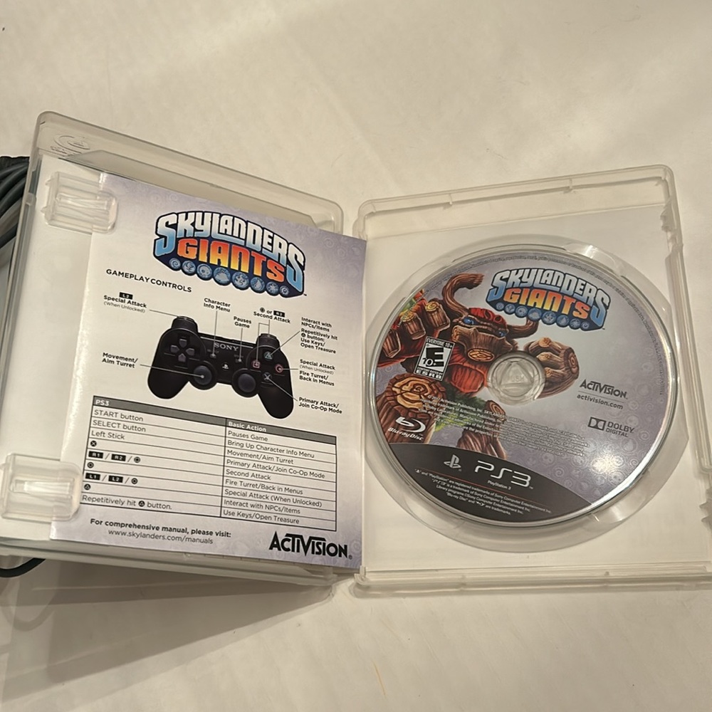 PS3 Skylanders giants game and portal - Picture 2 of 2